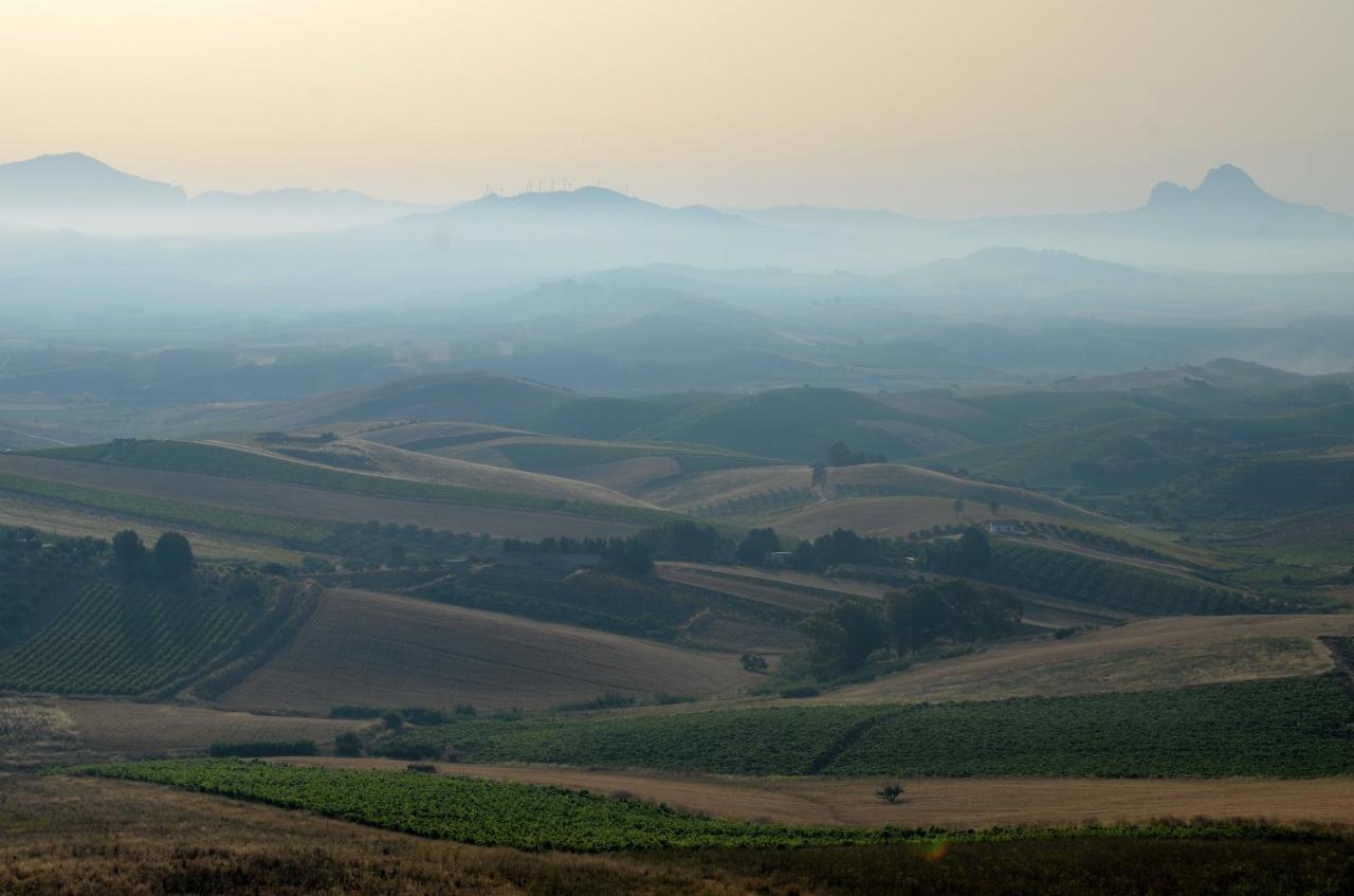 卡拉塔菲米Agriturismo Antichi Granai别墅 外观 照片