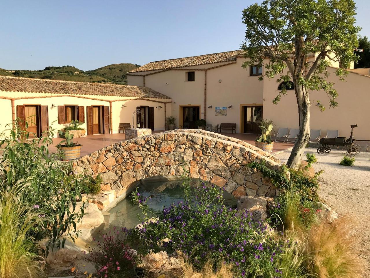 卡拉塔菲米Agriturismo Antichi Granai别墅 外观 照片